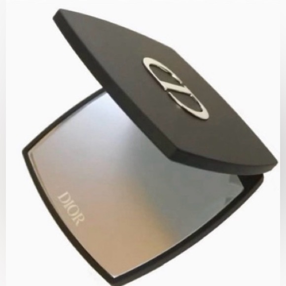 Limited Edition Dior Magnifying Compact Makeup Mirror - Picture 3 of 4